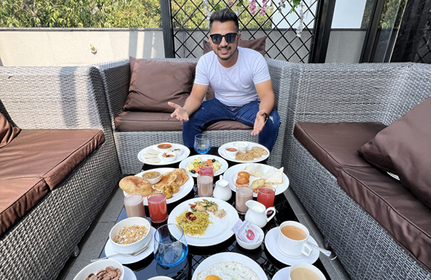Surat food blogger Vatsal Jariwala AKA the foodiecam sweeps the floor by achieving the title of 100k Followers on Instagram